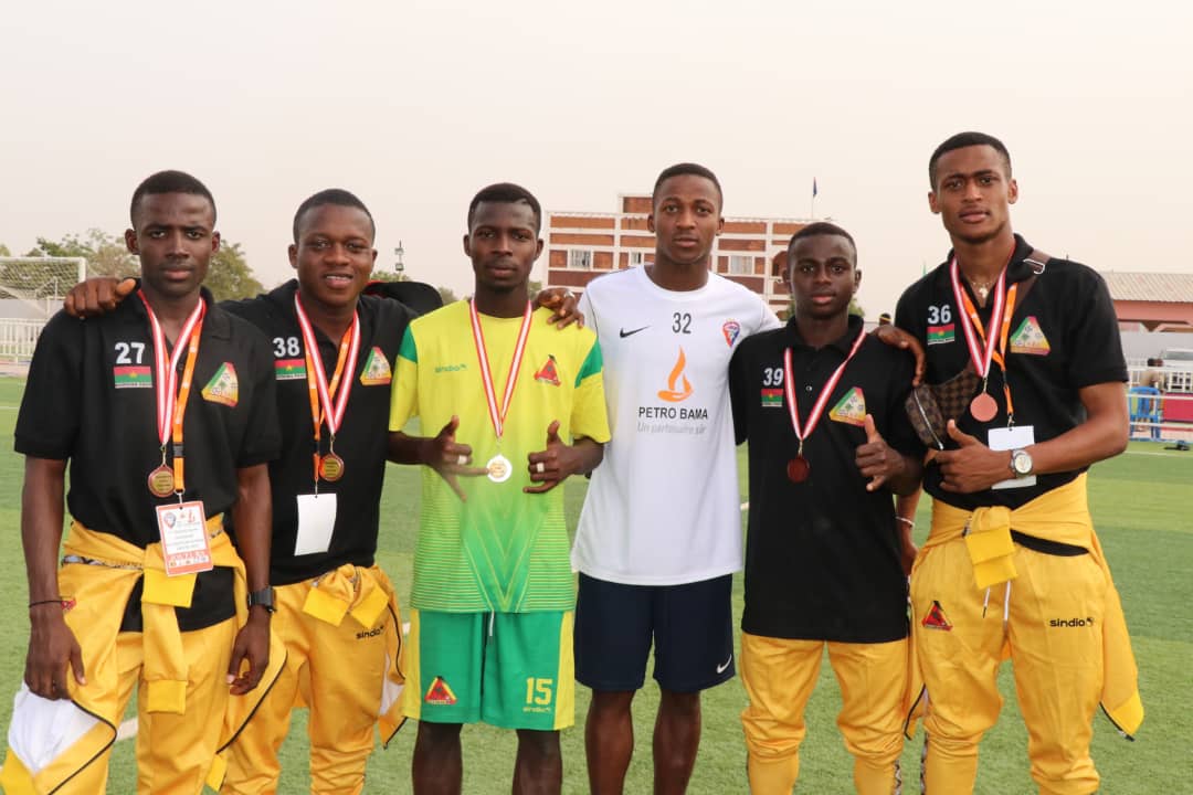 Groupe avec distinction